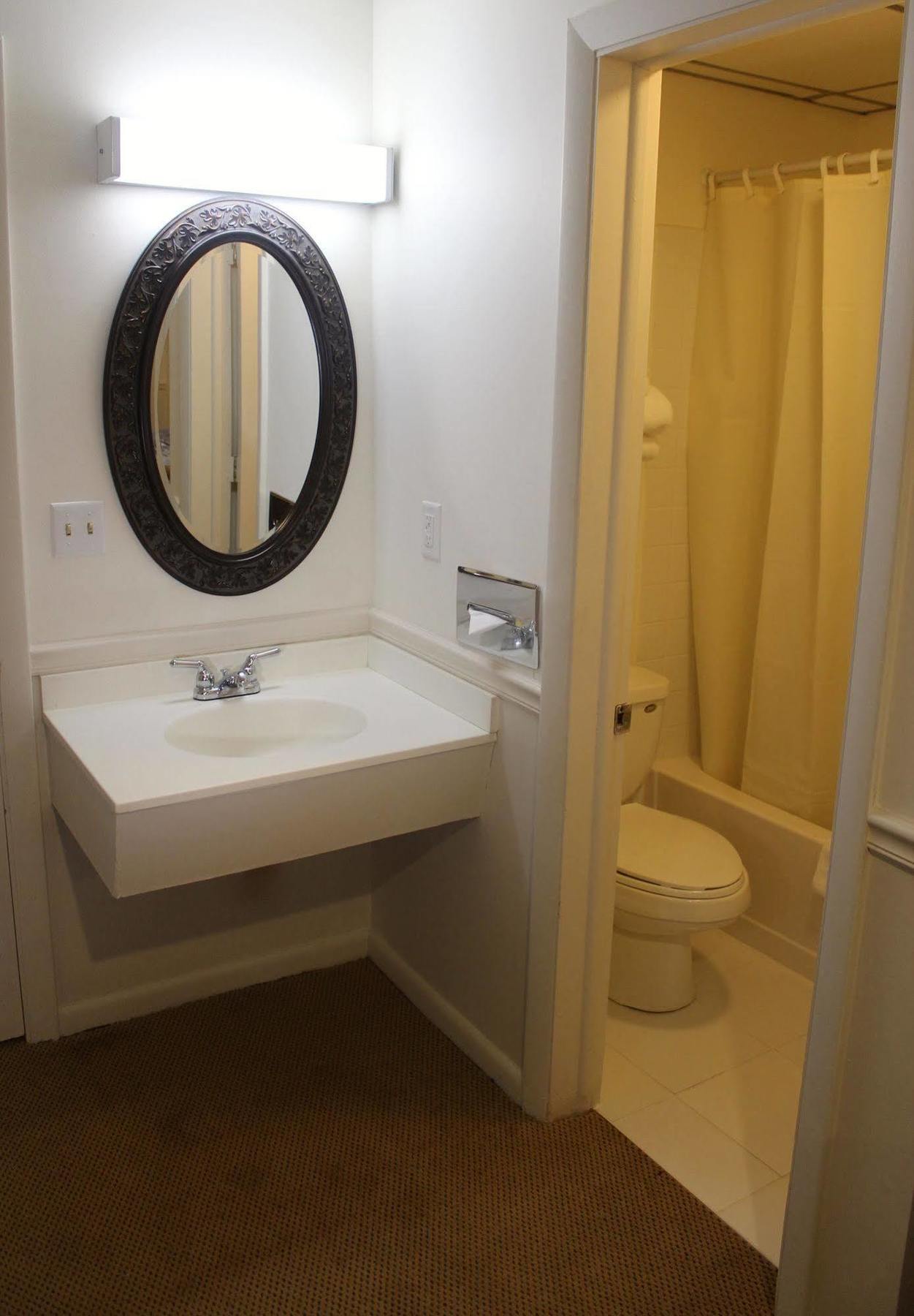 Anchorage Inn Бърлингтън Екстериор снимка